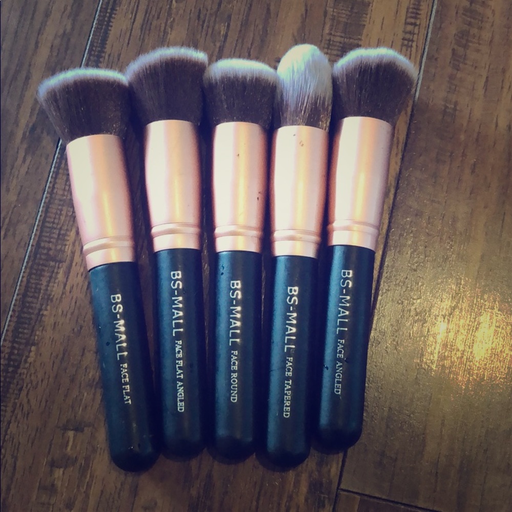 Face make up brushes